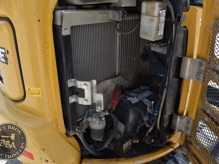2020-deere-35g-image-37