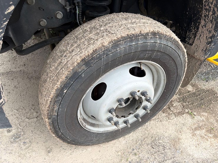 2024-ford-f550-image-12