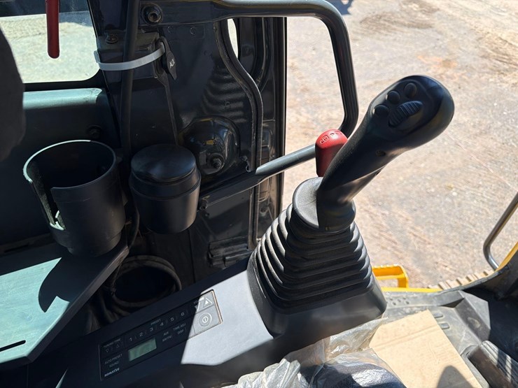 komatsu-pc238us-lc-11-image-29