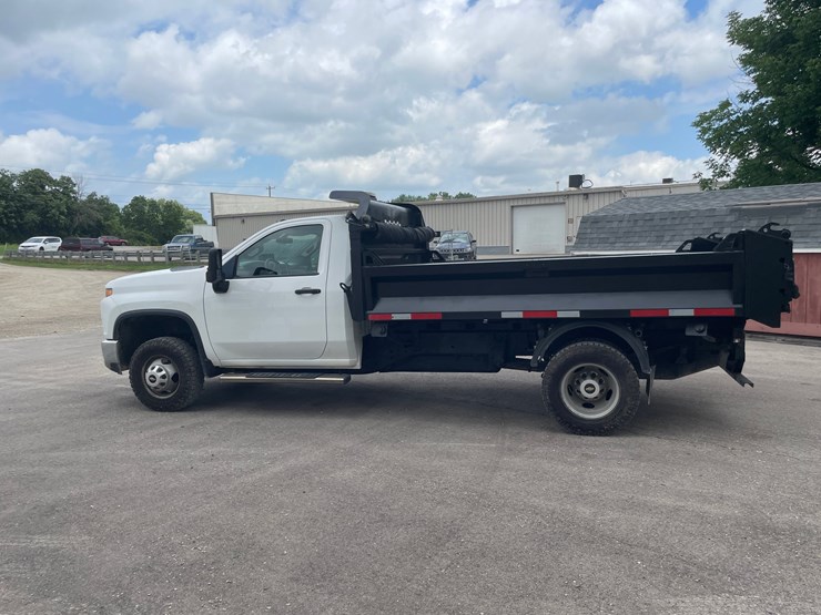 2021-chevrolet-3500-image-8