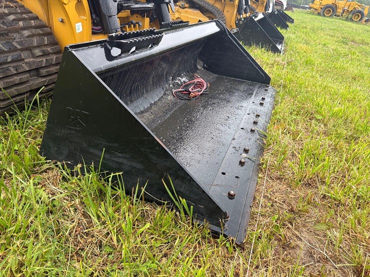 2025-caterpillar-255-image-16