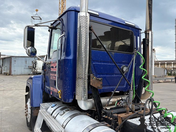 2013-mack-chu613-t/a-day-cab-truck-tractor-image-10