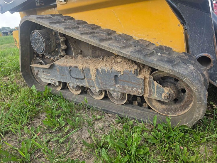 2022-deere-325g-image-12