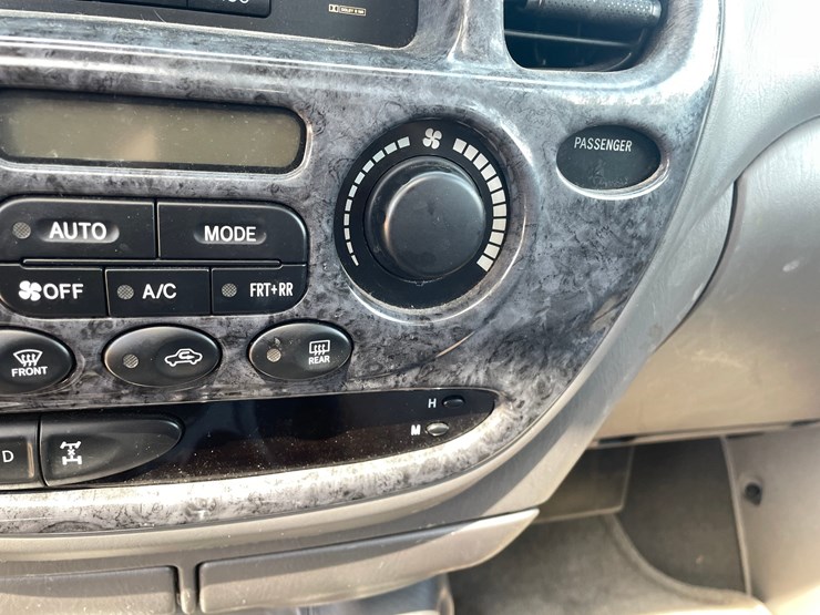 2003-toyota-sequoia-image-86