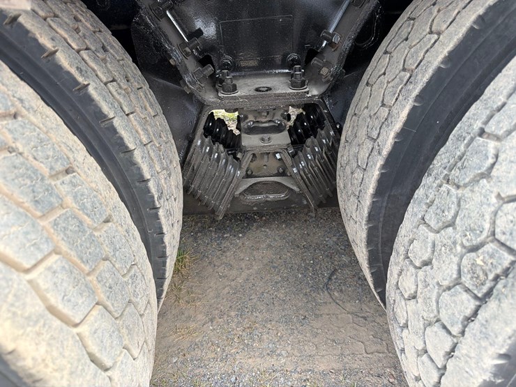 2015-kenworth-t880-image-13