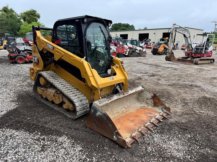 2023-caterpillar-259d3-image-8