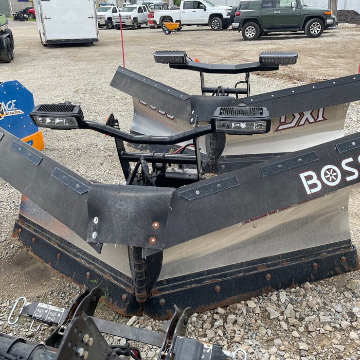 #4871 • 2022 Boss 9'2" Stainless DXT V-Plow