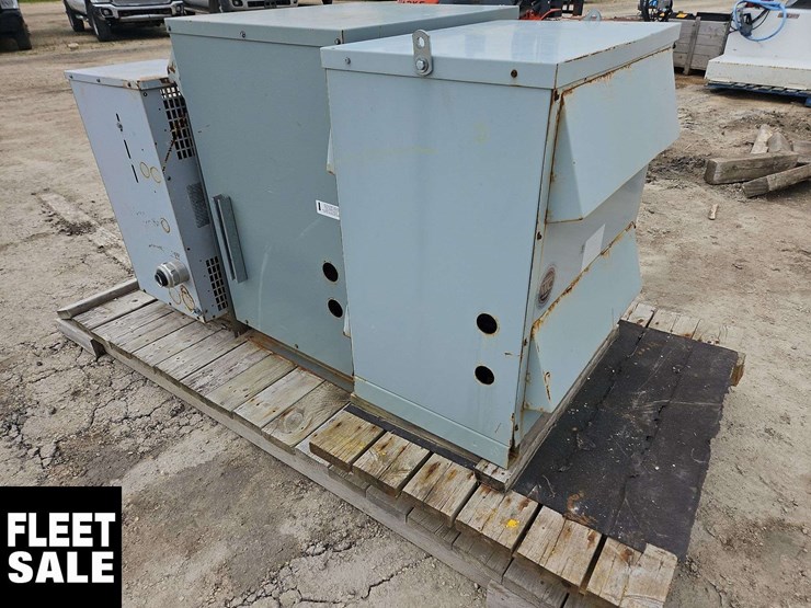 3-transformers-on-a-pallet-image-5