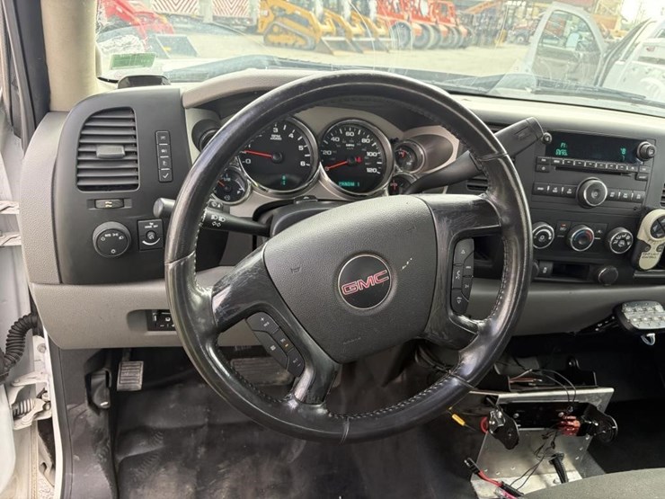 2012-gmc-sierra-2500-image-17
