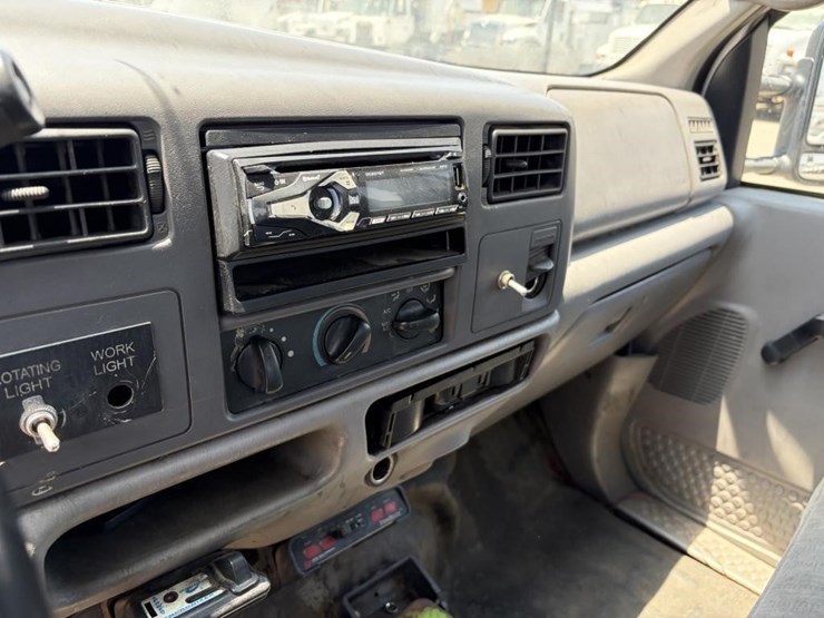 2001-ford-f350-sd-image-17