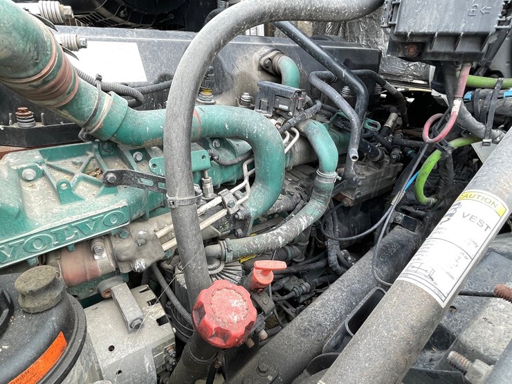 2011-volvo-10-image-27