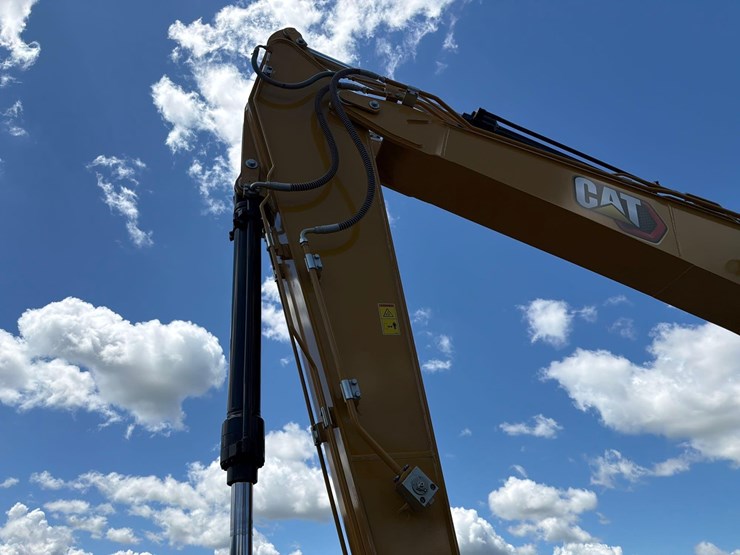 caterpillar-317-image-23