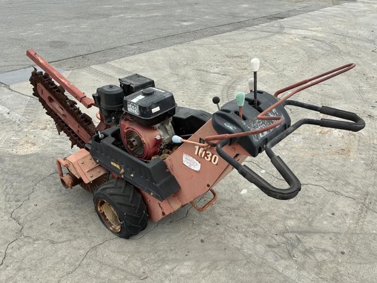 2000-ditch-witch-1030h-image-4
