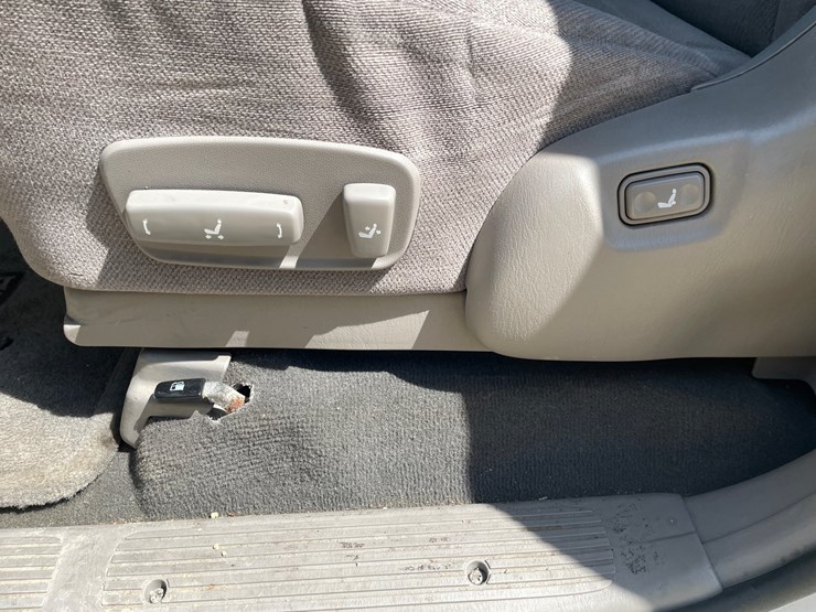 2003-toyota-sequoia-image-75