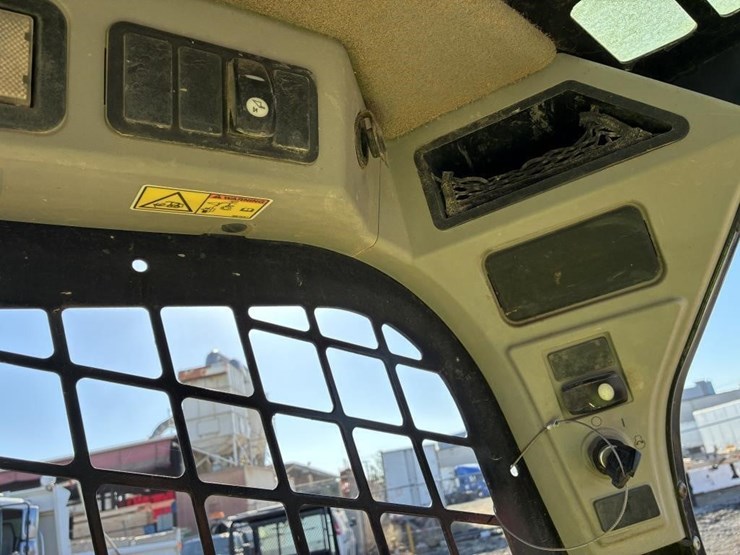 2015-caterpillar-262d-image-19