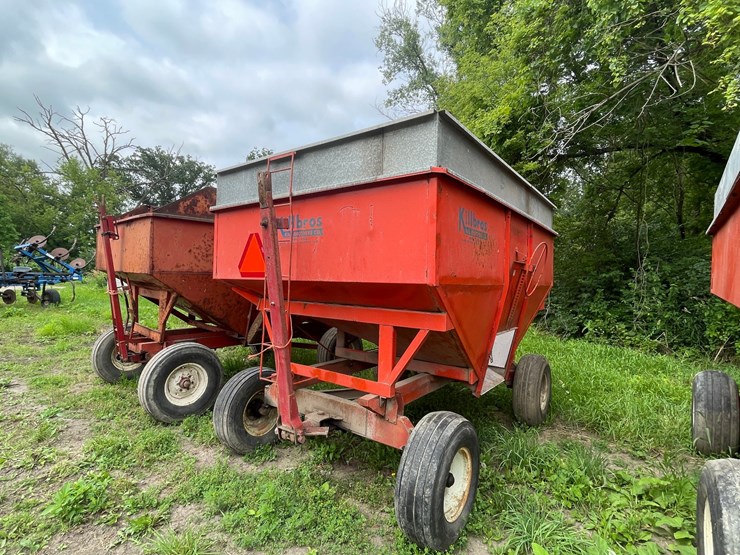#8312-•-forage-king-73-10-feed-wagon-gravity-box-image-1