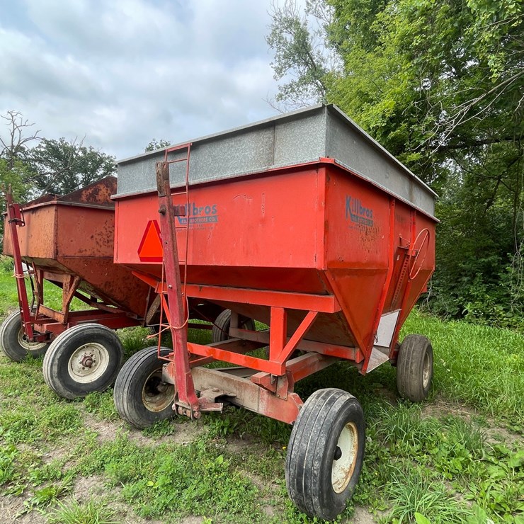 #8312 • Forage King 73-10 Feed Wagon Gravity Box