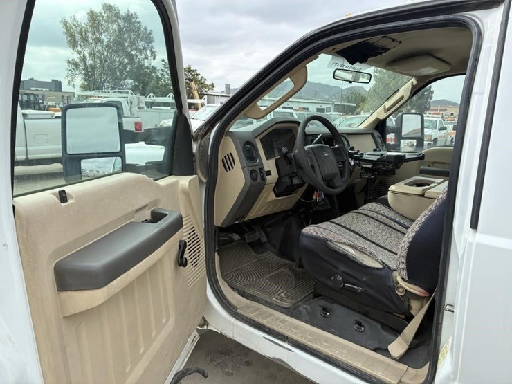 2010-ford-f350-image-12