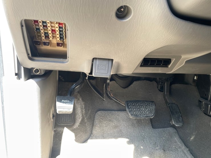 2003-toyota-sequoia-image-76