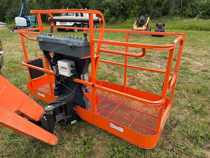 2020-jlg-660sj-image-14