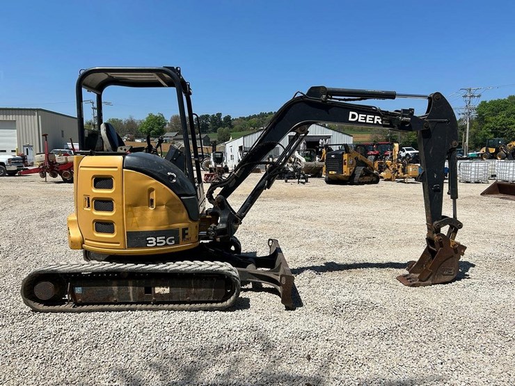 2016-deere-35g-image-5