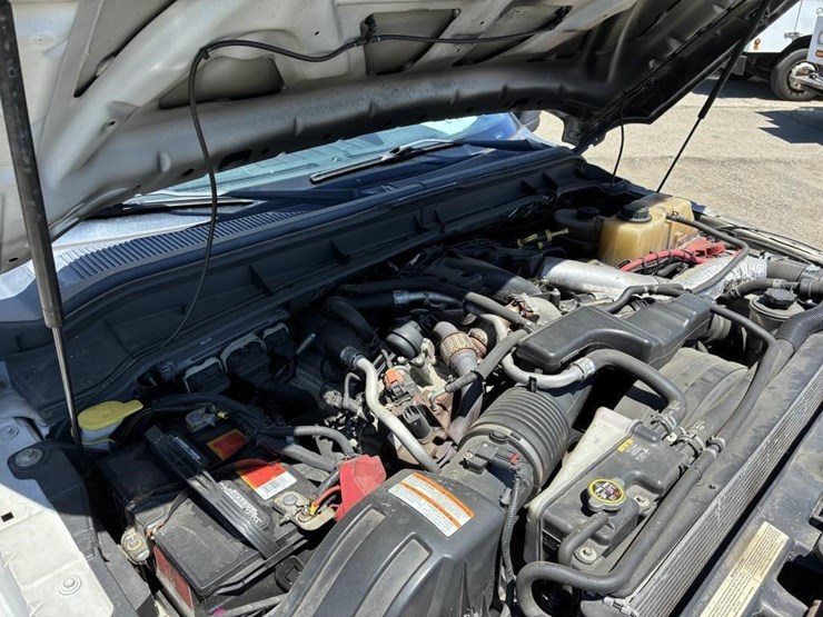 2011-ford-f550-image-9