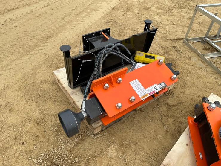 #2053-•-new-wolverine-skid-steer-post-hole-driver-image-3