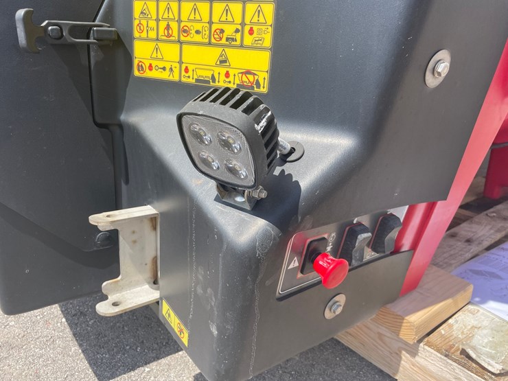 #4887-•-boss-vbx+-8000-poly-salt-spreader-image-8