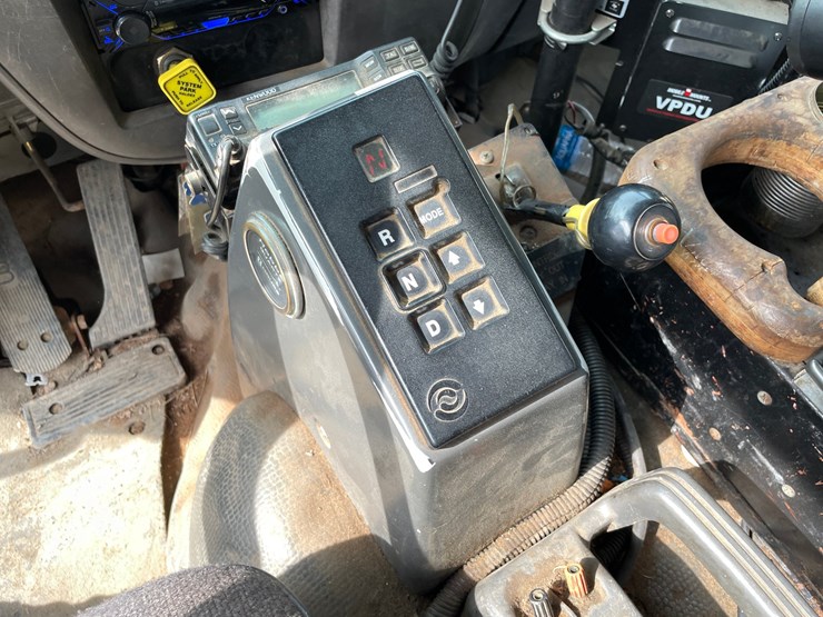 2002-gmc-t8500-image-52