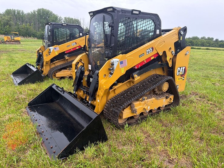 2026-caterpillar-255-image-3