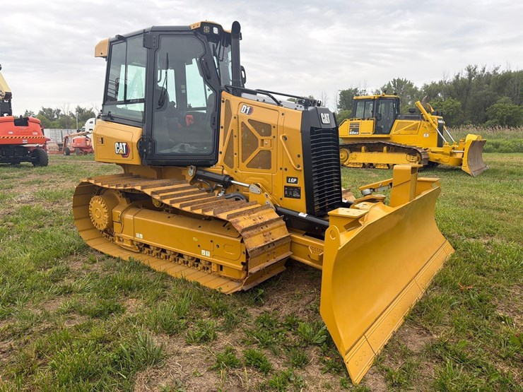 caterpillar-d1-lgp-image-4