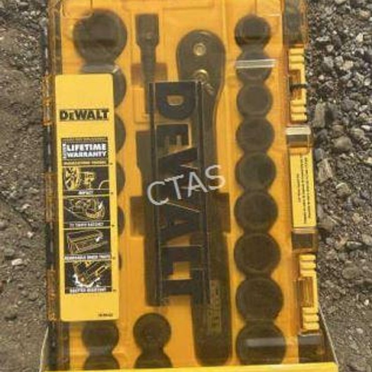 #106 • DeWalt 23-Pc 1/2" Drive Impact Set