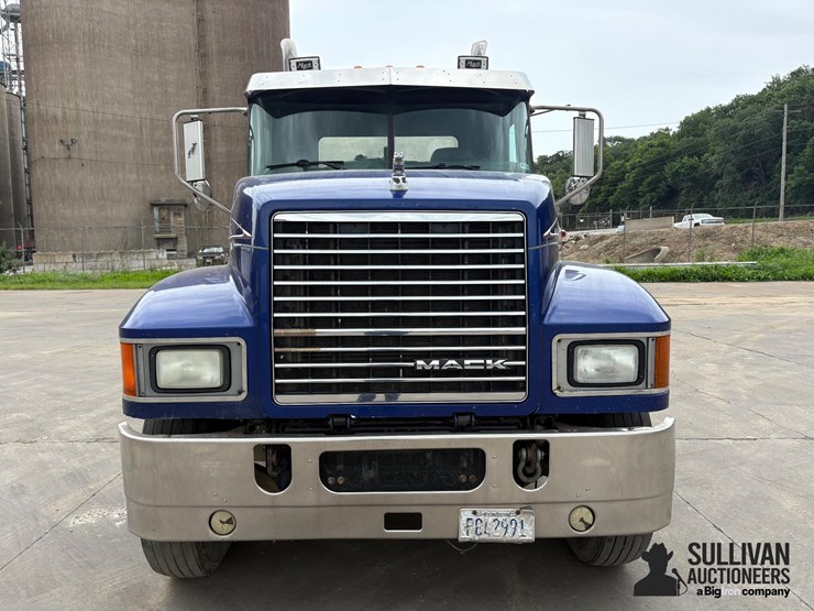 2013-mack-chu613-t/a-day-cab-truck-tractor-image-2