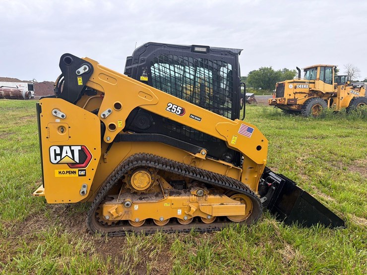 2026-caterpillar-255-image-5