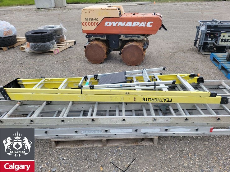 pallet-of-variety-sizes-of-ladders-image-9