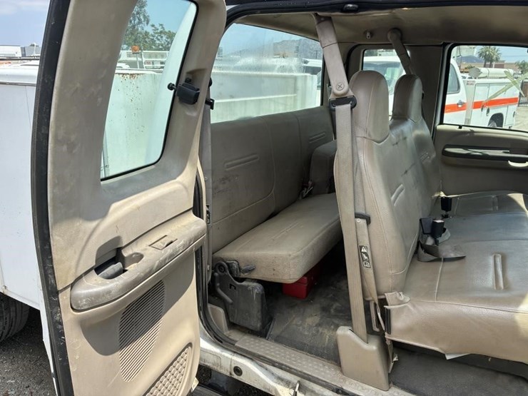 2001-ford-f350-image-17