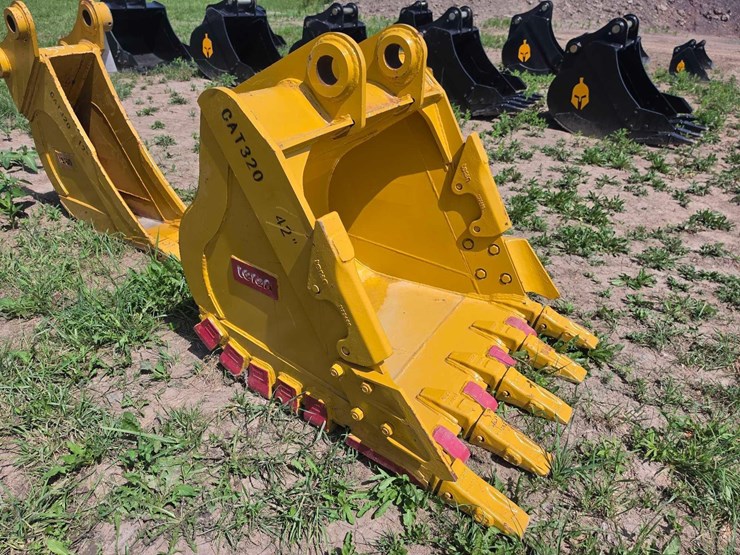 caterpillar-320-image-2