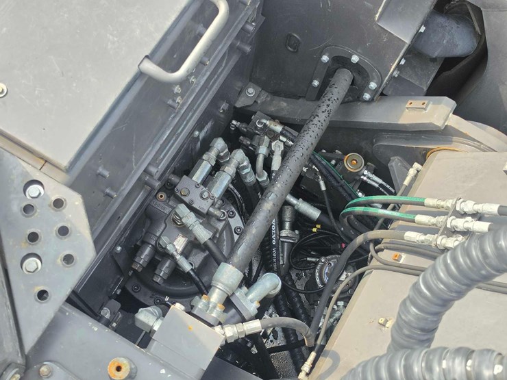 2022-volvo-ecr355el-image-23