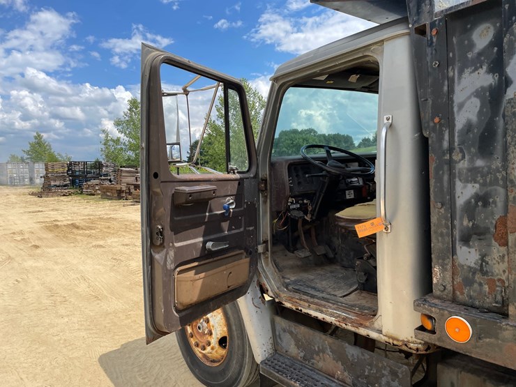 #204-•-1988-international-straight-truck-(has-wi-title)-image-33