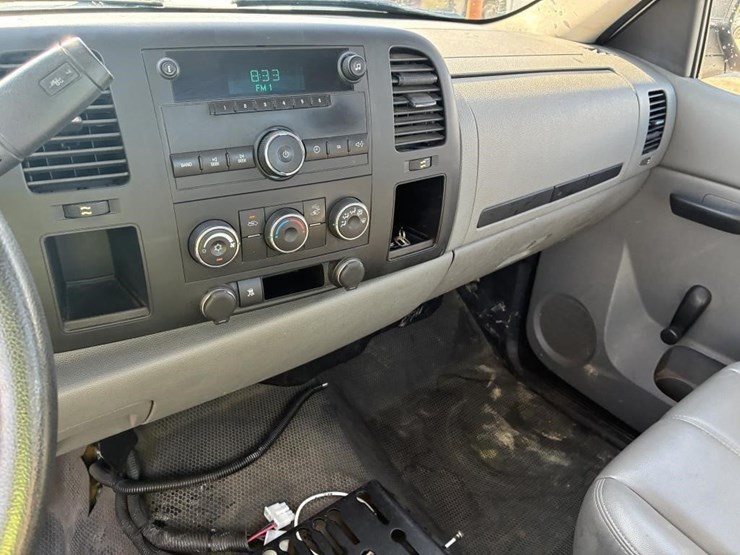 2011-chevrolet-silverado-2500-image-17