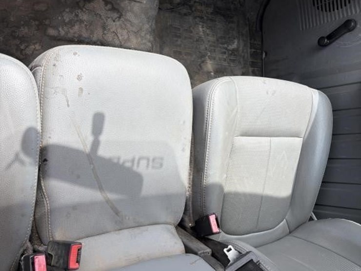 2012-ford-f550-xl-image-16