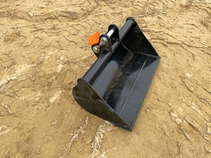 #2058-•-new-mini-24"-bucket-attachment-image-2