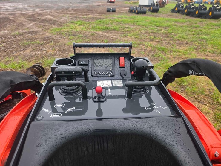 2026-kubota-scl1000-image-6