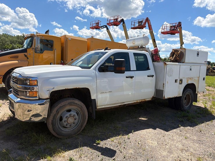 2016-chevrolet-3500-image-1