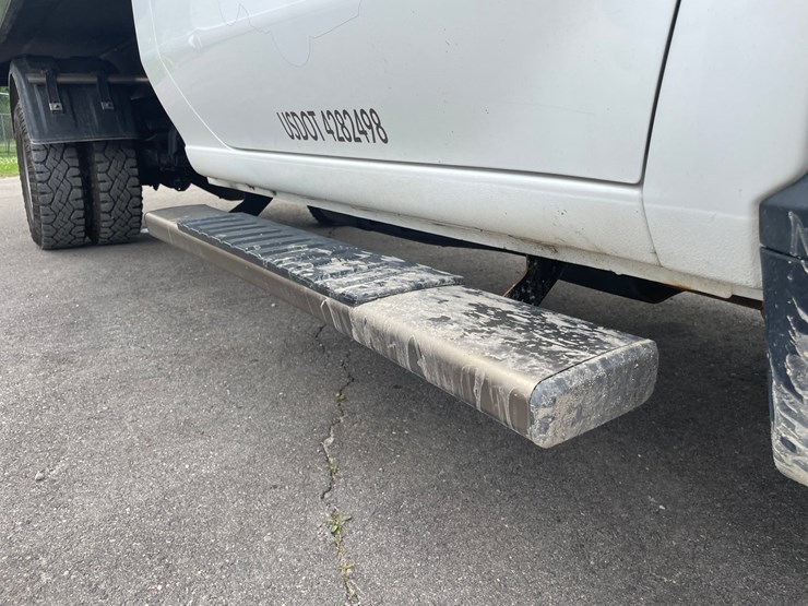 2021-chevrolet-3500-image-17