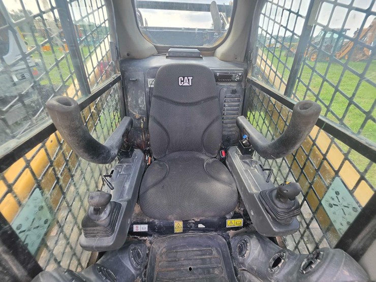 2021-caterpillar-299d3-image-19
