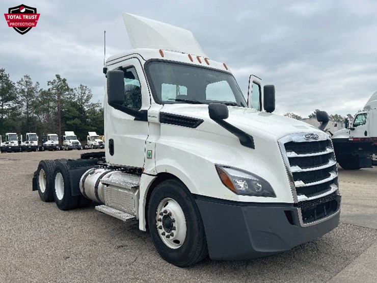 2020-freightliner-cascadia-126-image-1