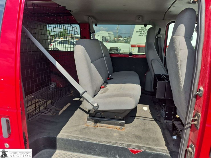 2012-ford-cargo-image-29