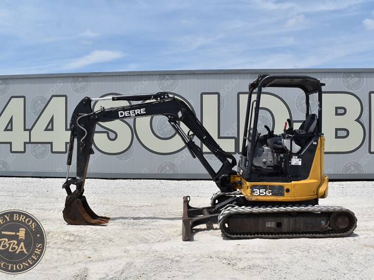 2020-deere-35g-image-10