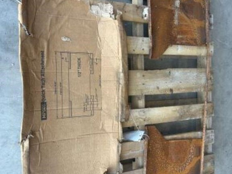 unused-q/c-skid-steer-mount-plate-image-7